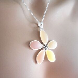 Sea Glass Daisy Necklace